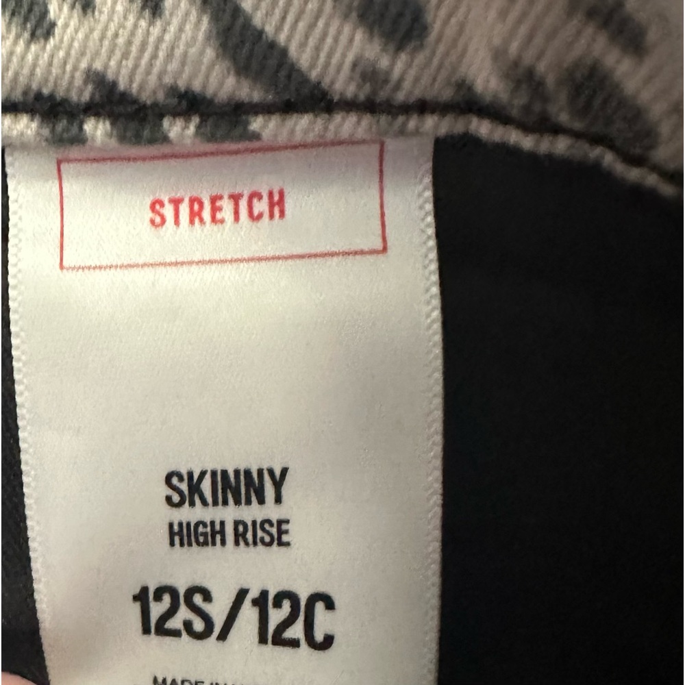 NWOT Express Grey and White Snake Print High Rise Skinny Jeans 12 short - Picture 9 of 9